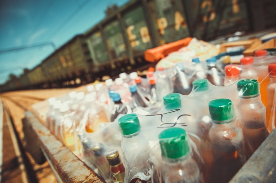 В России предложили запретить продавать крепкий алкоголь в пластиковых бутылках