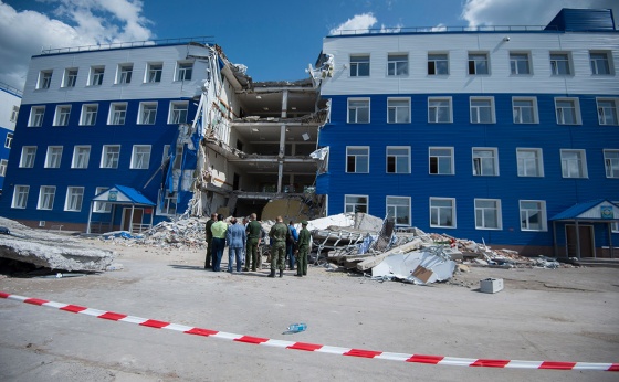 Суд отложил начало рассмотрения дела об обрушении казармы учебного центра ВДВ в Омске
