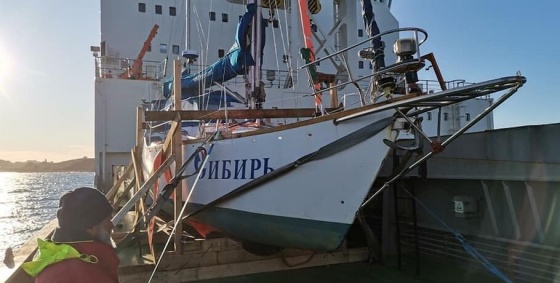 Омский экипаж устранил нарушение в двигателе на яхте «Сибирь»