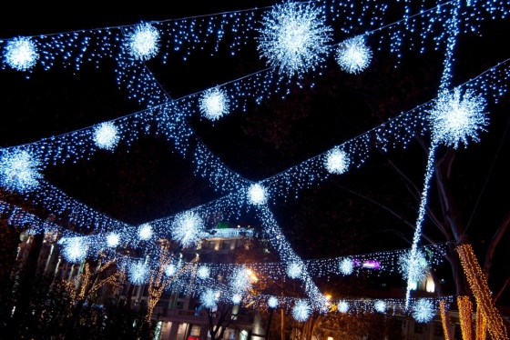 Омские улицы преображаются к Новому году