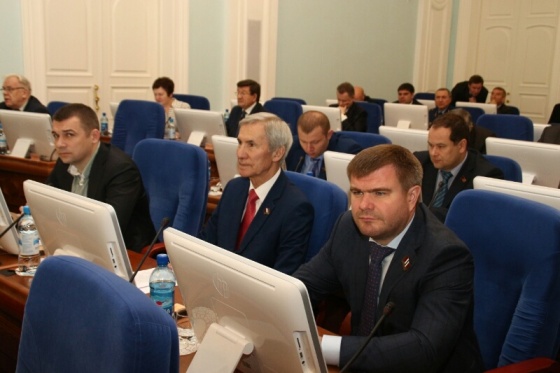 Омские депутаты впервые отчитались о доходах в «обобщенном виде»