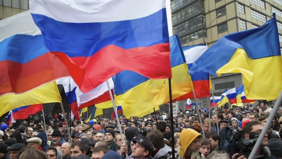 61% украинцев относится к России положительно