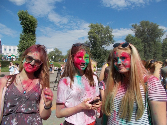 Фестиваль красок в Омске