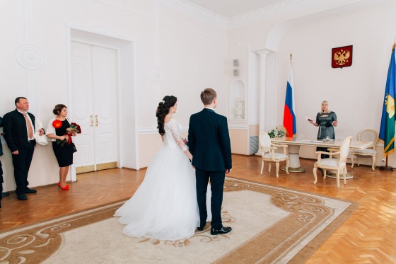 «Давай поженимся» от женщины готов услышать только каждый третий мужчина в Омске