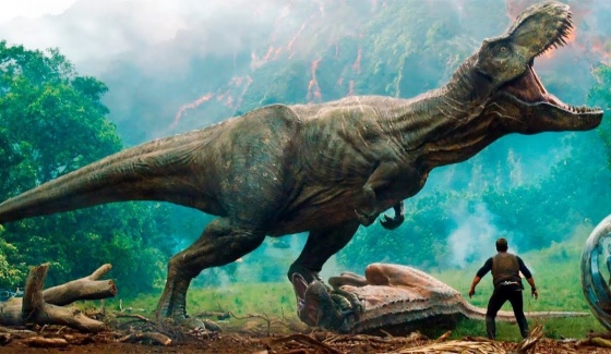 Омичей зовут посмотреть на огромных динозавров