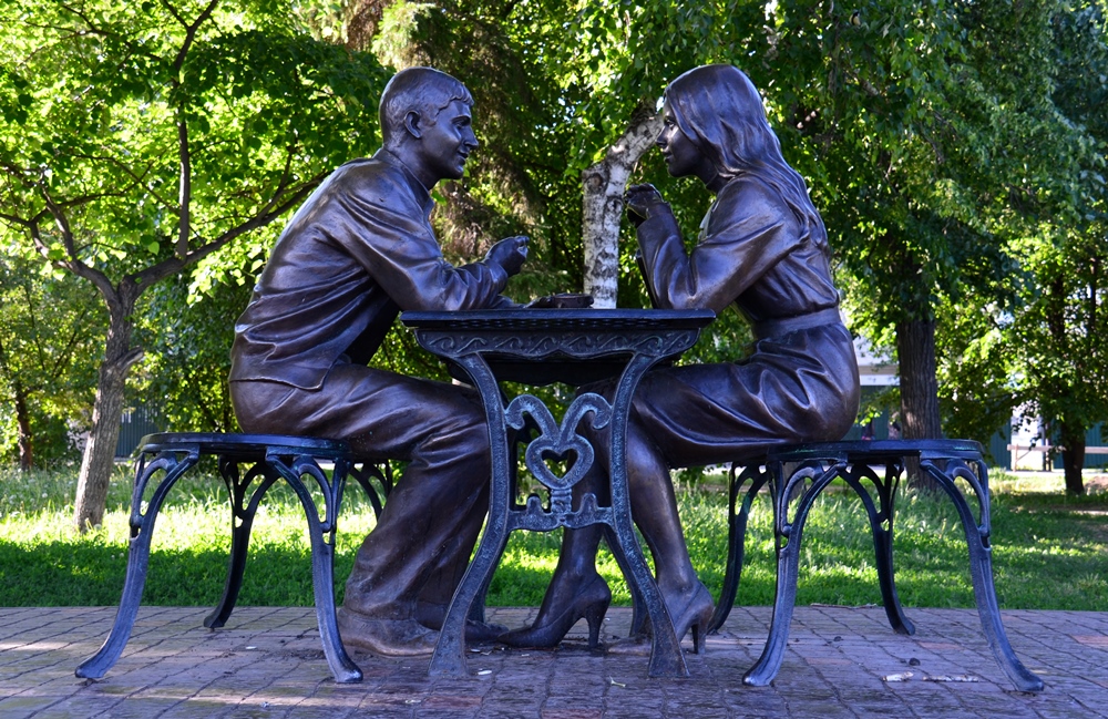 памятник два.jpg