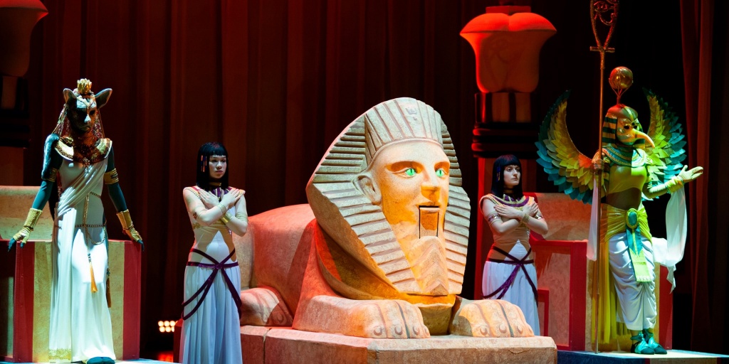 новый год шагает по планете 2.jpg