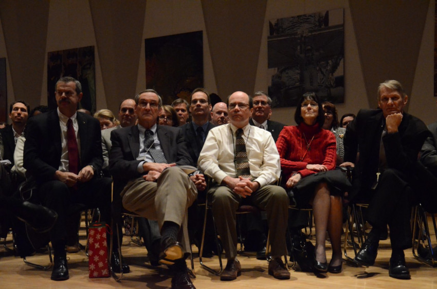 люди в зале.jpg