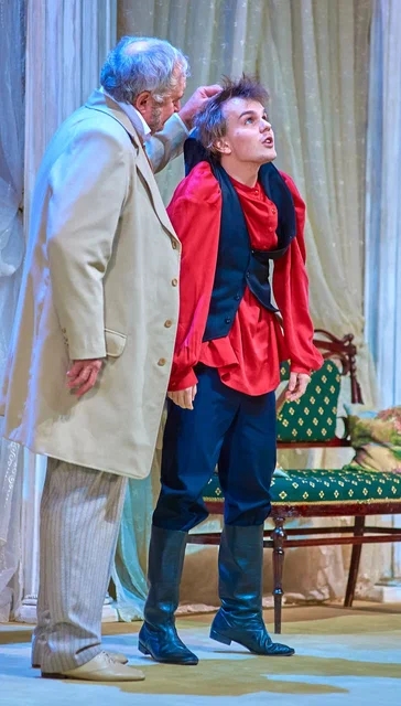 девушка на выдвнье.jpg