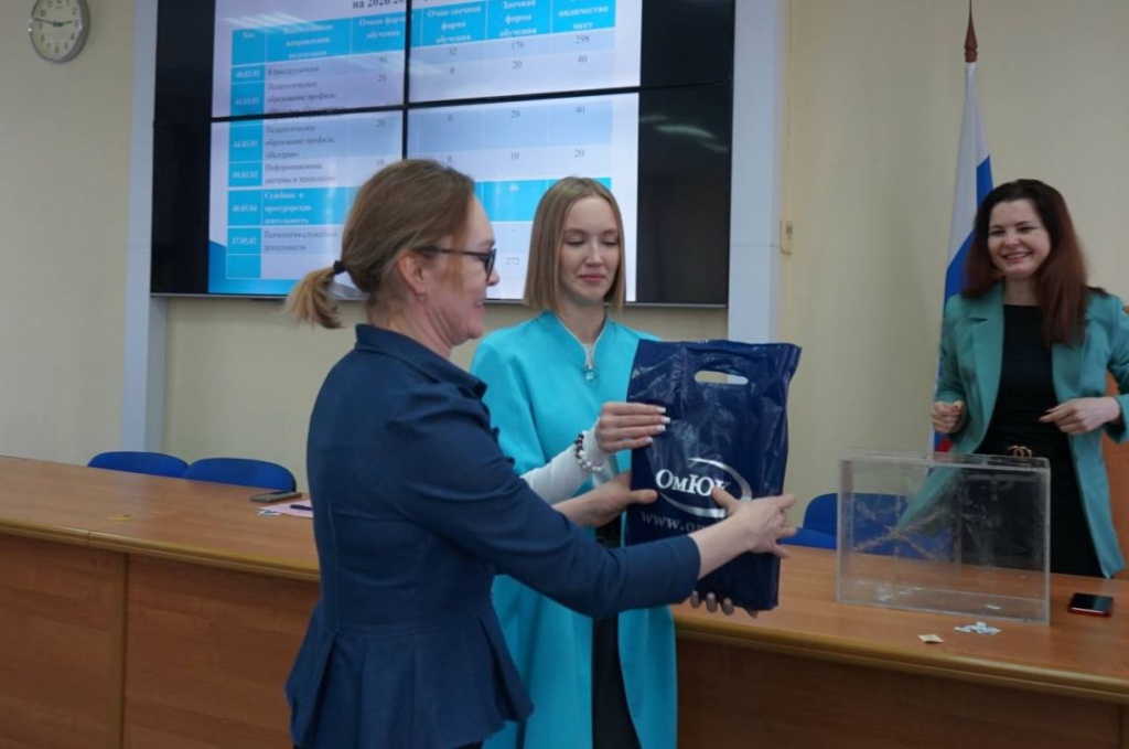 photo_5275981519568703907_y.jpg photo_5275981519568703907_y.jpg