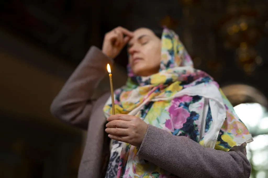 woman-praying-in-church-for-religious-pilgrimage.jpg woman-praying-in-church-for-religious-pilgrimage.jpg