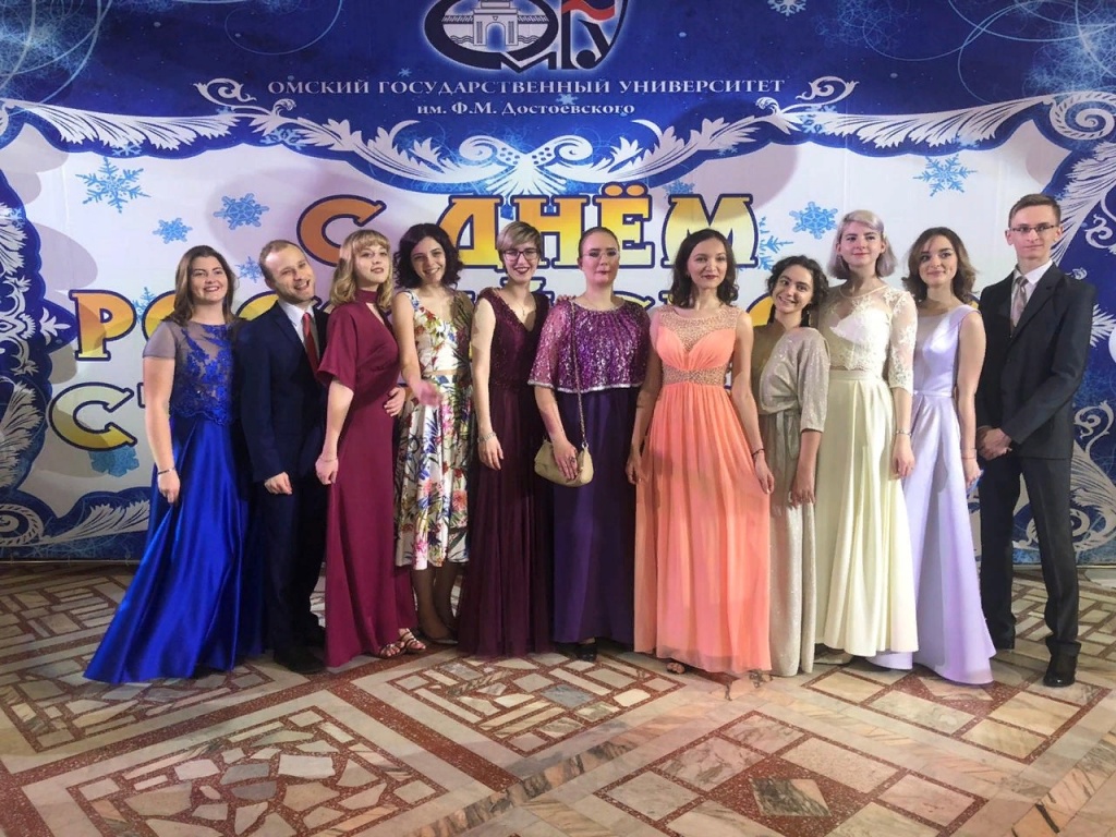Лучшие студенты ОмГУ приняли участие в ректорском балу (2).jpg
