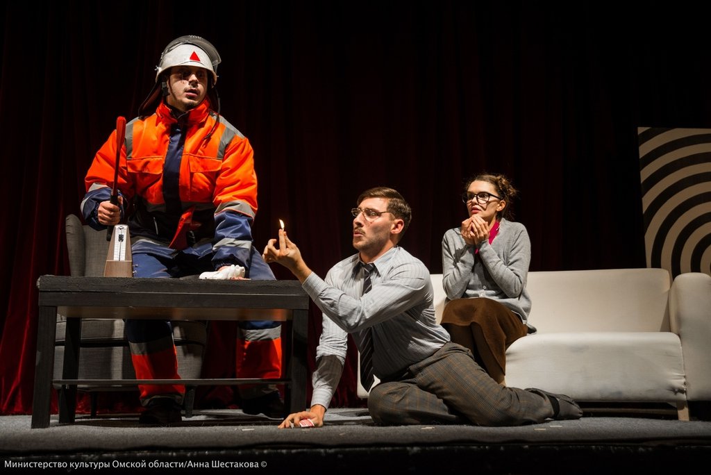 лысая певица.jpg