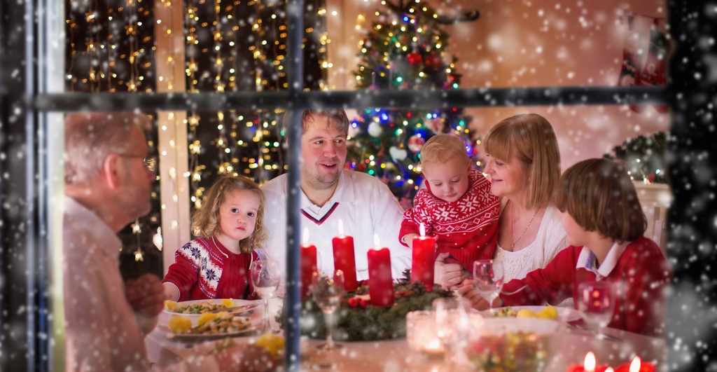 family-dinner-christmas-FamVeld-iStock-ThinkstockPhotos-620377370.jpg
