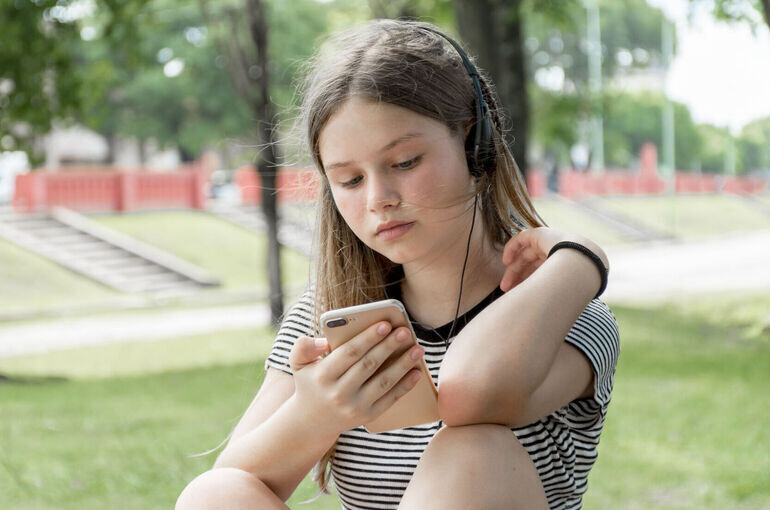 Плюсы и минусы соцсетей для подростков: эксперты — об ограничениях