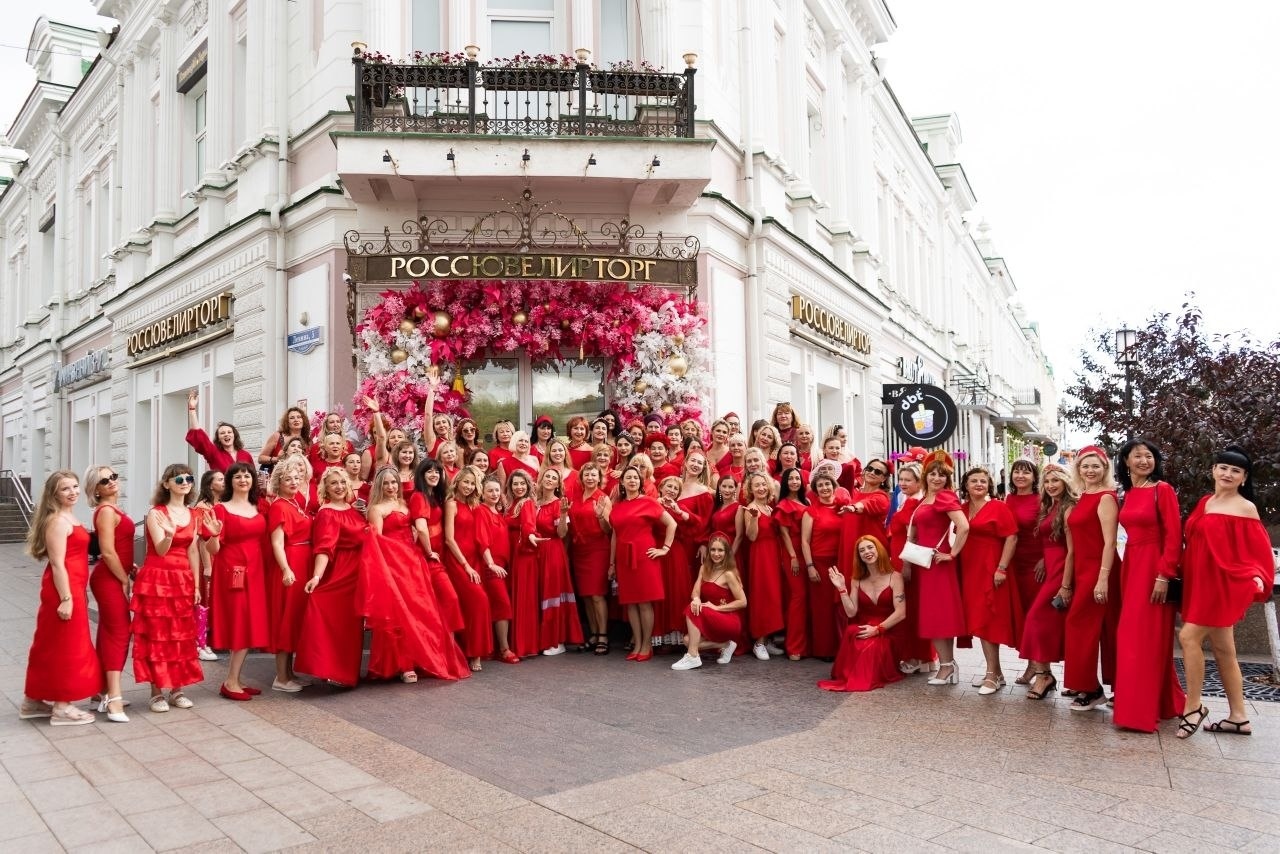 В Омске пройдет флешмоб женщин в красных платьях