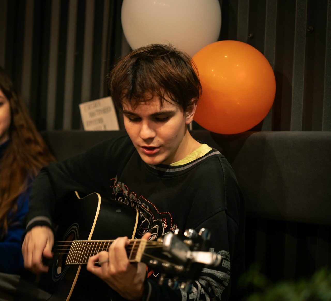 «Мы рядом, мы живые»: режиссёр Матвей Яицкий — о театре без сцены и границ