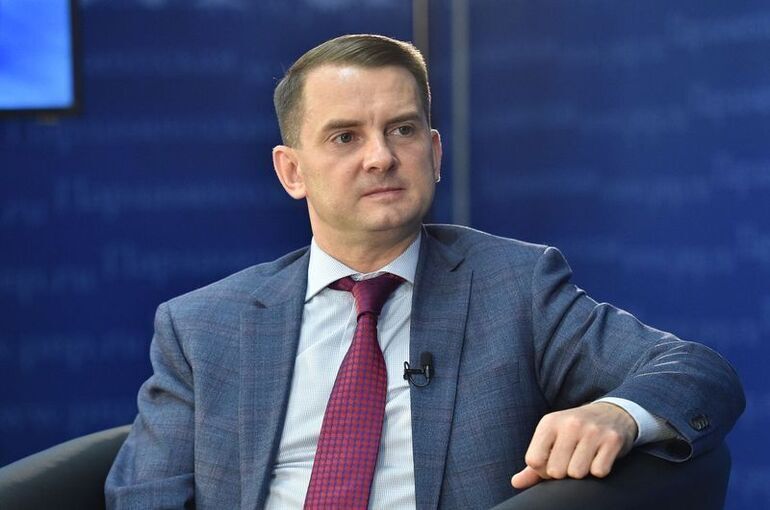 Депутат рассказал, могут ли родители забирать заработанные детьми деньги