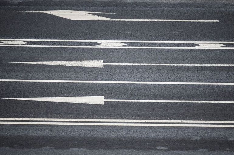 В Омске наносят дорожную разметку