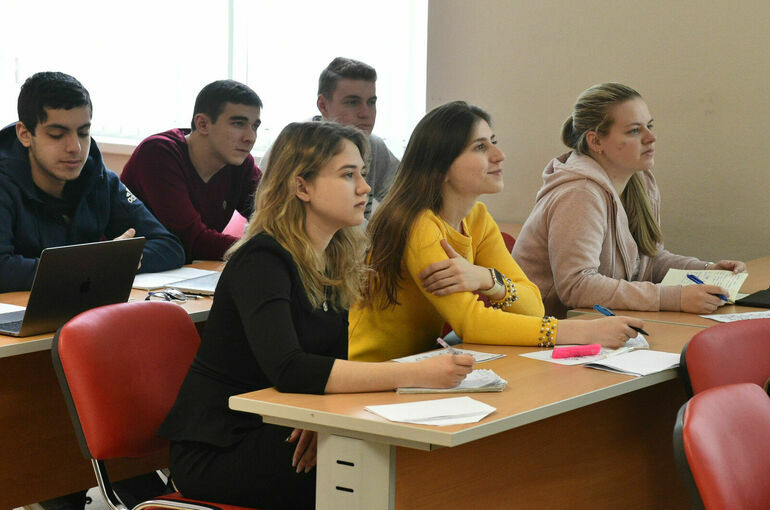 Омские вузы объявили даты приёма документов от абитуриентов