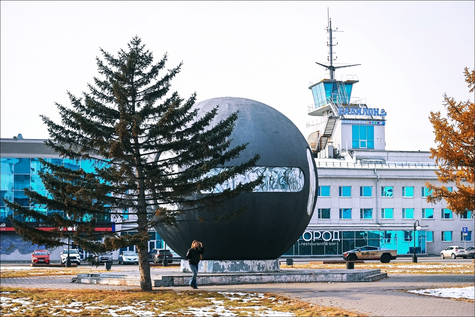 В Омске для обновлённого шара «Держава» изготавливают новые барельефы