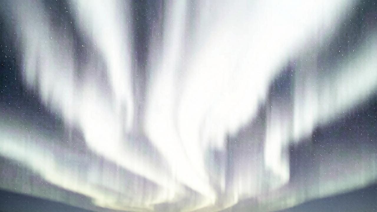 Норвегию накрыло редчайшее «белое полярное сияние»