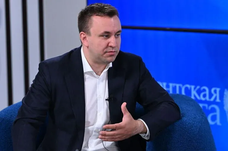 Россиянам рассказали, как выгодно купить билет на поезд и самолет