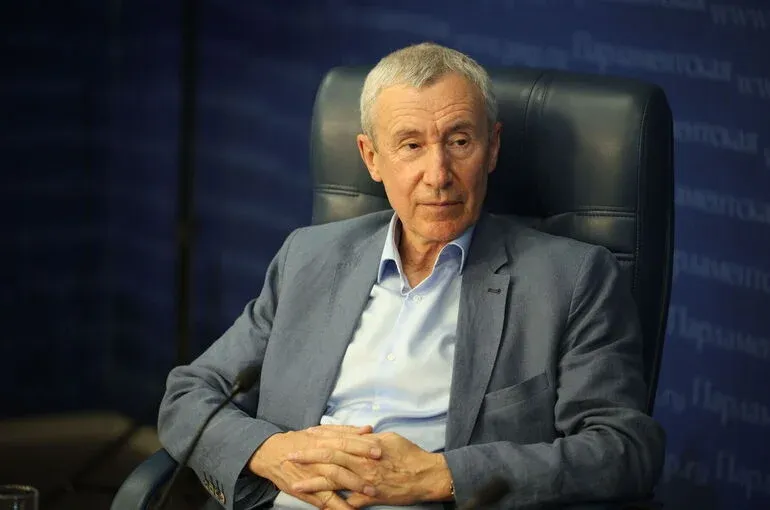 Смена декораций: почему перестановки в правительстве Украины не влияют на политику Киева