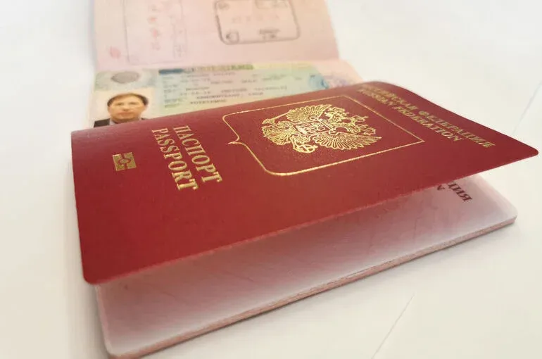 Россиянам за границей поменяли процедуру получения загранпаспорта