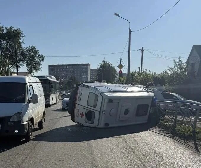 В Омске произошло ДТП со «скорой помощью»