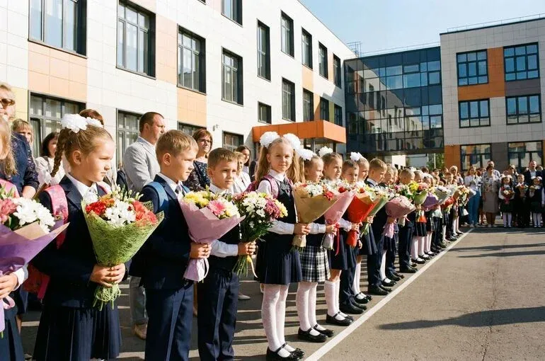 Звонки в школах заменят песнями на слова Пляцковского и Энтина