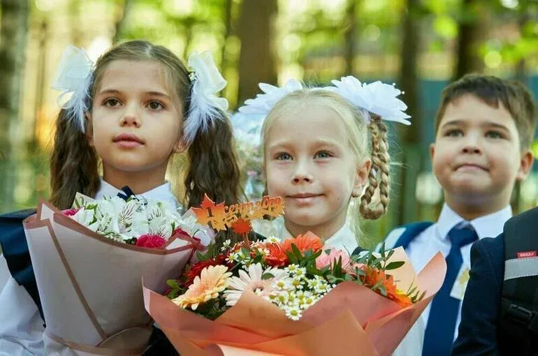 В России 40% жителей потратят на букет к 1 сентября от 1 до 3 тысяч рублей