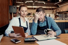 В России стали меньше посещать ТЦ и рестораны