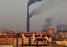 На выходных омичи жаловались на запахи газа, химии и гари