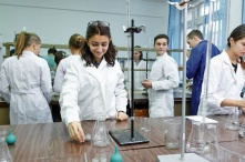 Научным институтам хотят разрешить учить студентов