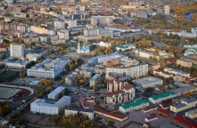 В воздухе Омска нашли превышение фенола и хлороводорода