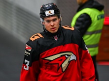 Омский хоккеист Мирошниченко вернулся на лед после болезни