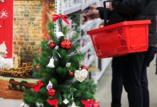 В России стали экономить на тратах к Новому году