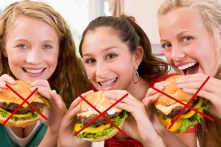 Жители региона по расходам на общепит и фастфуд почти обошли москвичей