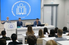 Сенатор Елена Мизулина ответила на вопросы студентов ОмГПУ