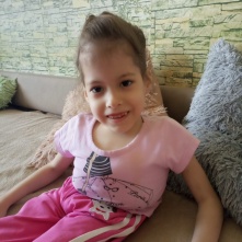 Шанс на полноценную жизнь: Соне требуется срочная операция на позвоночнике