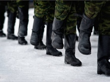 Минобороны предложило повысить военным зарплаты