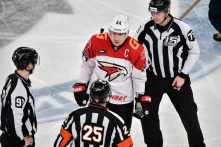 «Авангард» проиграл  нижнекамскому «Нефтехимику»