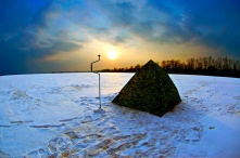 В Омской области на озере погибли трое рыбаков