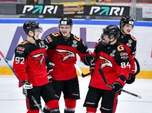 «Омские Ястребы» начали четвертьфинал плей-офф с разгромной победы