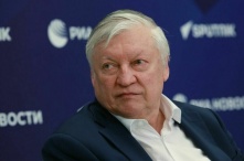 Карпов: Если FIDE не вмешается, наши гроссмейстеры смогут выступать под флагом своей страны