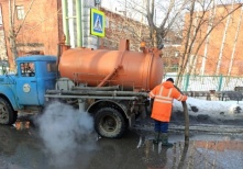 Омские коммунальщики получают сотни звонков от горожан по откачке воды