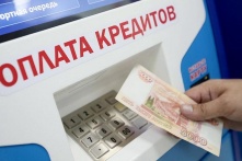 Омичи в среднем должны банкам по 300 тысяч