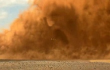 На Омскую область из Казахстана движется пыльная буря