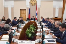 Виталий Хоценко предложил рассмотреть вопрос о повышении молодежной премии